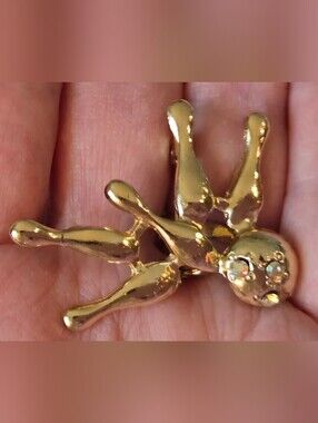 GOLDTONE BOWLING THEMED PIN